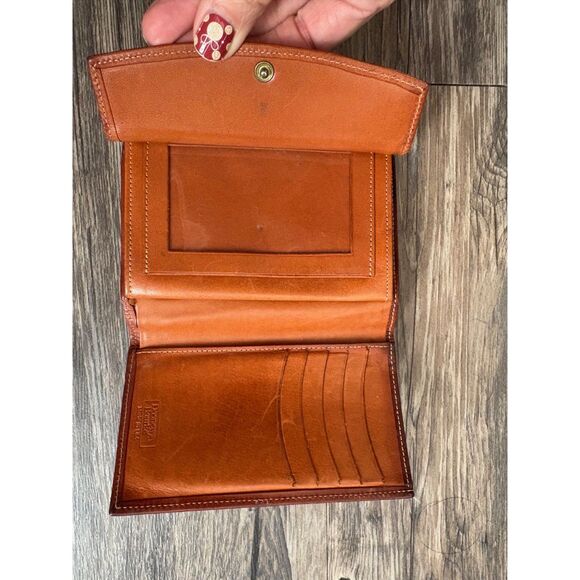 VTG Dooney & Bourke Brown British Tan All Weather Leather Kiss Lock Wallet - Picture 4 of 12